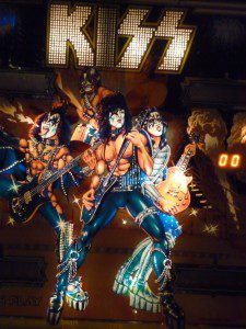 Lyon's Classic Pinball Kiss (Bally, 1978) 50 cents. Photo by H.M. Kerr-Schlaefer