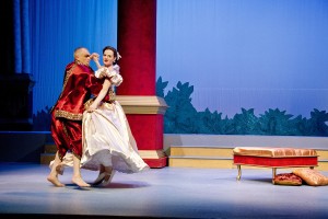 Anna & the King dance together in the Candlelight Dinner Playhouse's 2011 production of The King & I Anna & the King dance together in the Candlelight Dinner Playhouse's 2011 production of The King & I