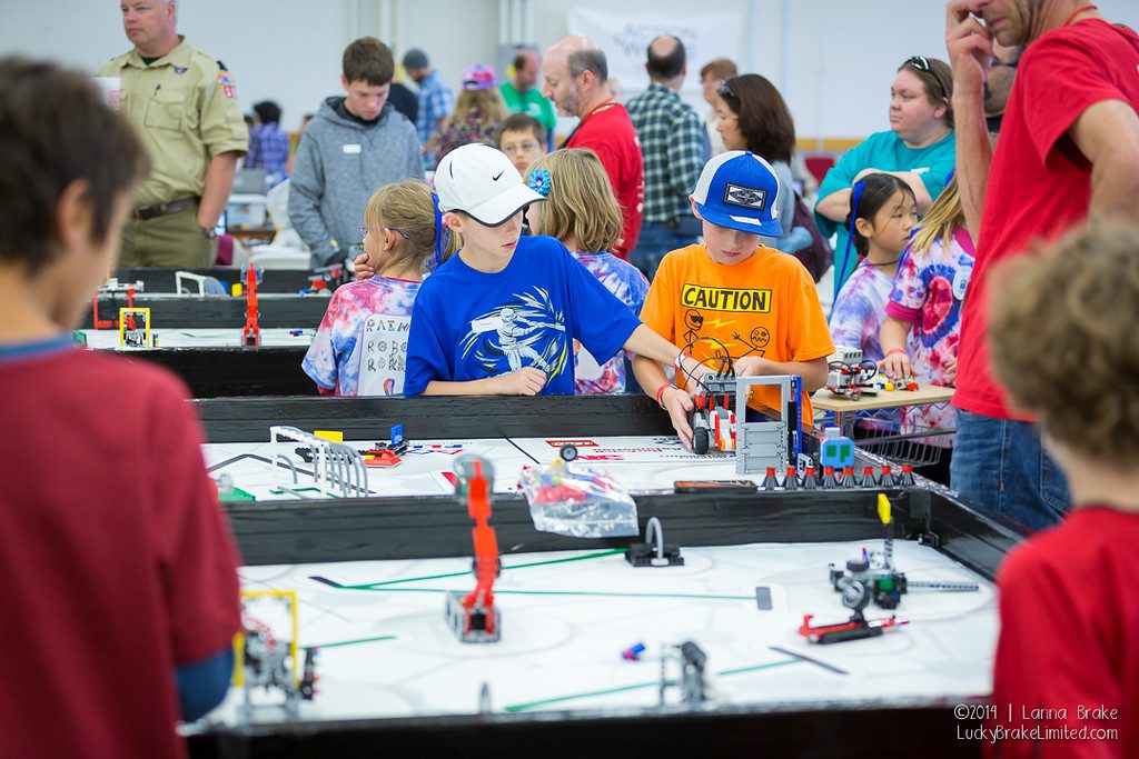 NOCO Mini Maker Faire children