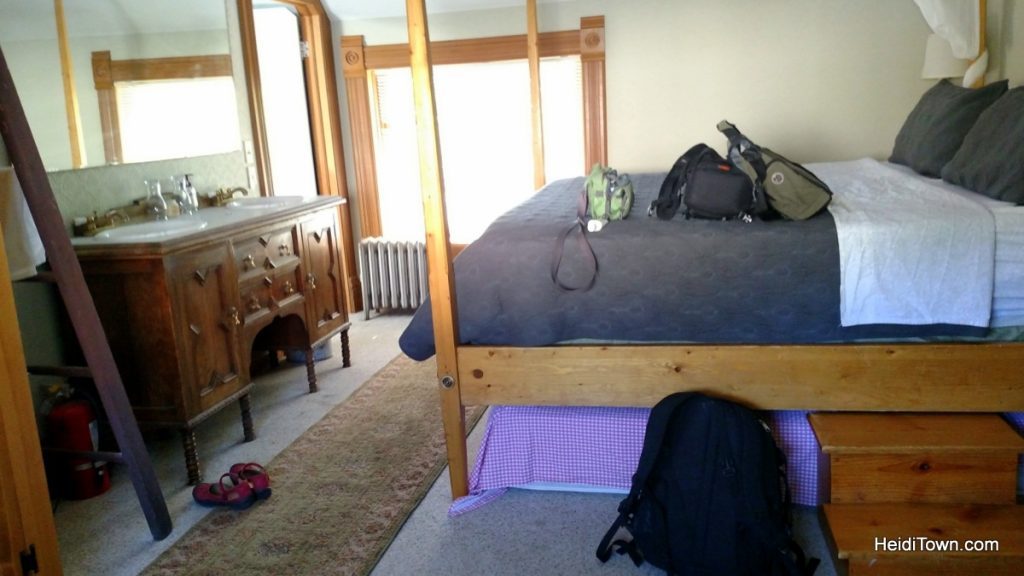 A stay at Colorado Trail House, Fishbowl Room. HeidiTown.com