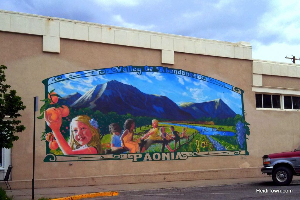 Must-stop Colorado ice cream shops - Ollie's in Paonia, Colorado. HeidiTown.com