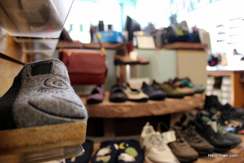 The Mayor Goes Shopping on the Pearl Street Mall in Boulder, Colorado (9)